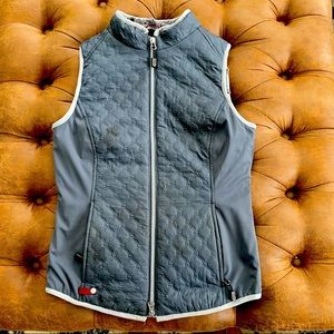 Tredstep Athena Vest. Like new condition. Worn twice for hacks before outgrown.